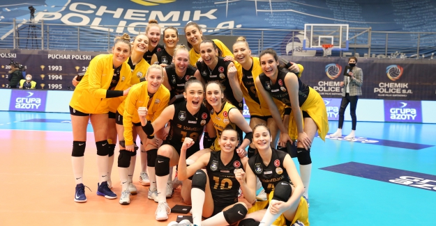 VakıfBank, üst üste dokuzuncu yarı final için sahada
