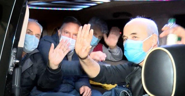 Amirallere elektronik kelepçe takılıyor