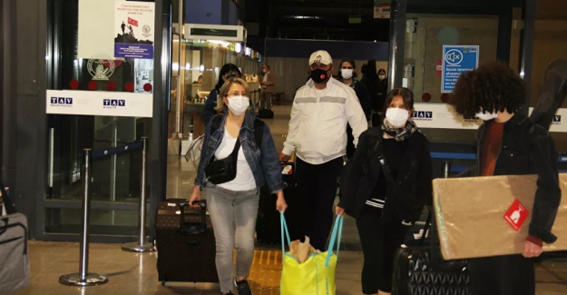 Bodrum’a tatilci göçü, hem havadan hem de karadan devam ediyor: Uçaklar ek sefer koydu