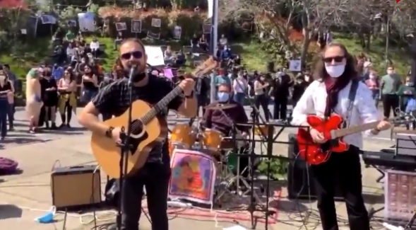 Boğaziçi Öğrencilerine Protestoların 100. Gününde Müzikli Destek