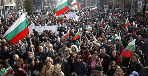 Bulgaristan'da GERB partisi mecliste çoğunluğu sağlayamadı: Rekor sayıda Türk milletvekili oldu!