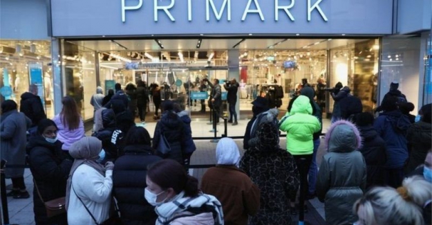 İngiltere'de koronavirüs önlemleri gevşetildi, mağazalar aylar sonra açıldı