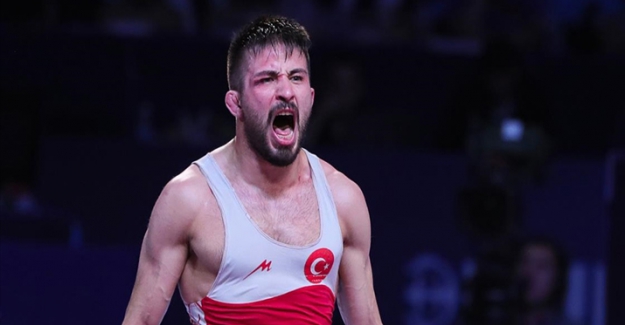 Milli güreşçi Süleyman Atlı Avrupa şampiyonu oldu