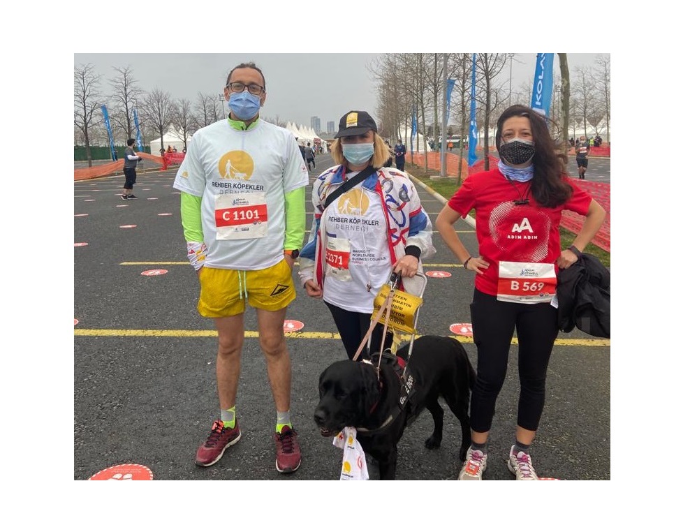 N Kolay Yarı Maratonu’nda Rehber Köpekler için Koştular