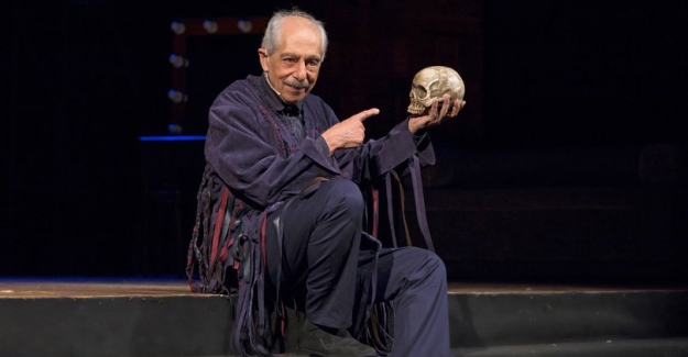 Sanatçı Genco Erkal "Cumhurbaşkanına hakaret" soruşturmasında ifadeye çağrıldı