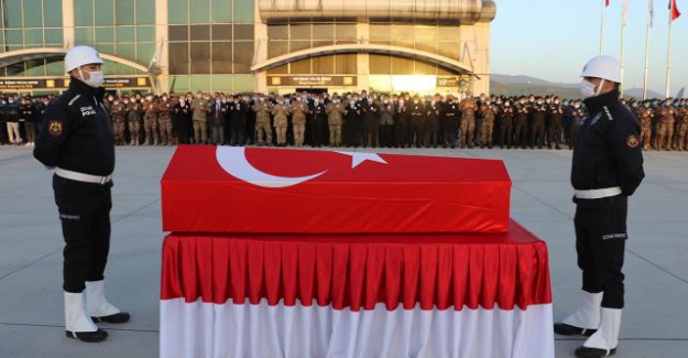 Ağrı'da şehit olan özel harekat polisinin naaşı memleketine uğurlandı