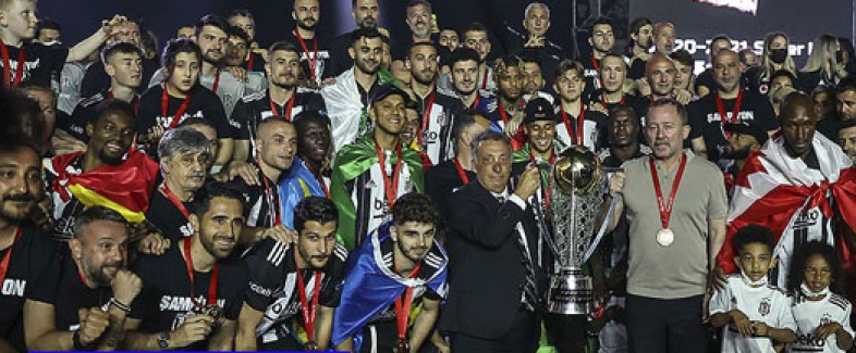 Beşiktaş şampiyonluk kupasını aldı