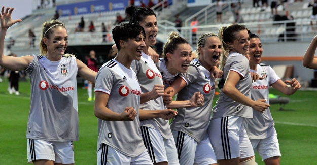 Beşiktaş Vodafone Kadın Futbol Takımı Şampiyon
