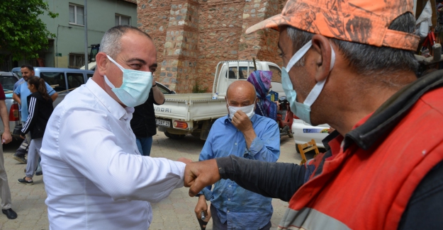 Binlerce domates fidesi Gemliklilere hediye ediliyor