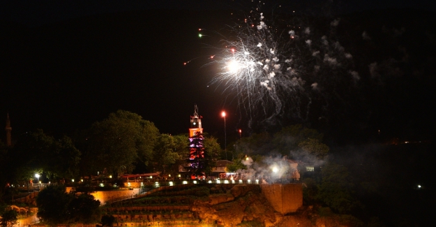 Bursa'nın 19 Mayıs Kutlama Proğramı havai fişeklerle tamamlandı