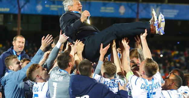 Dinamo Kiev Teknik Direktörü Mircea Lucescu'nun çifte kupa sevinci