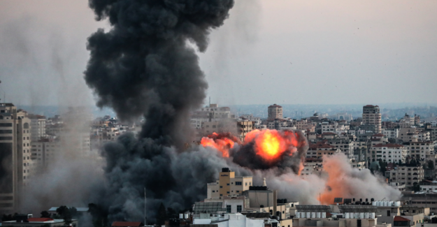 Gazze'de 10 Bine yakın Filistin'li evlerini terk etmek zorunda kaldılar