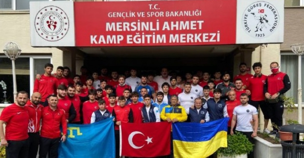 Kırımlı güreşçiler, Türkiye Milli Güreş Takımı ile birlikte uluslararası şampiyonaya hazırlandı