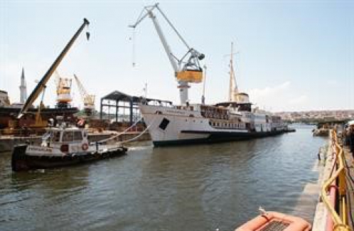 69 yıllık tarihi Fenerbahçe Vapuru, Haliç Tersanesi’nde bakıma girdi