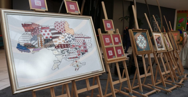 Benzersiz bir "QR Kod" sergisi: Nakışlar canlanıyor