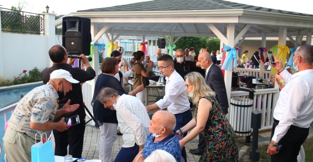 Huzurevinde yaza merhaba partisi