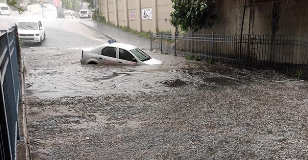 İstanbul'da sağanak: Alt geçitte mahsur kalanlar kurtarıldı