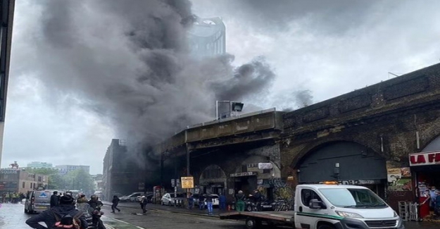 Londra'da Elephant&Castle metro  istasyonunda patlama!