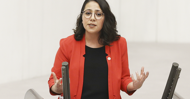 Sera Kadıgil CHP'den istifa ettiğini açıkladı! İşte yeni partisi