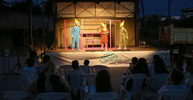 Çocuklara açık havada tiyatro keyfi