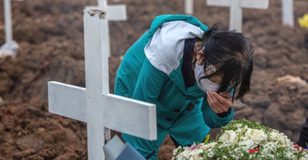 Covid krizinin Asya'daki yeni merkez üssü Endonezya'da yalnız ölmek: Cesetleri itfaiye topluyor