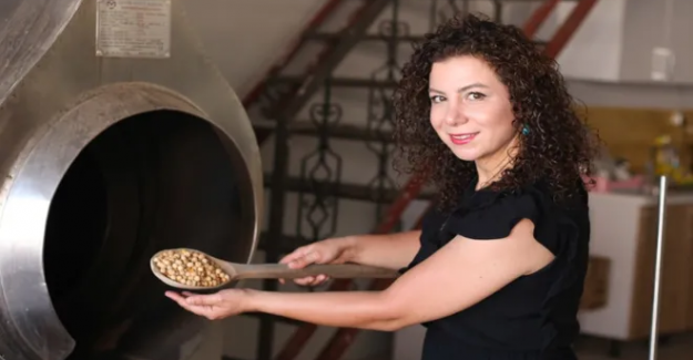 Elazığlı kadın girişimci: Dünyaya leblebi satıyor