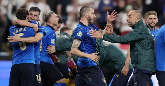 EURO 2020'de şampiyon İtalya: İngiltere'yi penaltılarla 3-2 yendi