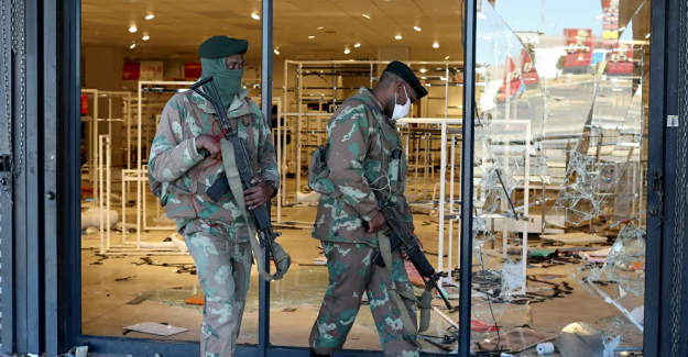 Güney Afrika’daki protestolarda 32 kişi hayatını kaybetti, 757 kişi gözaltına alındı