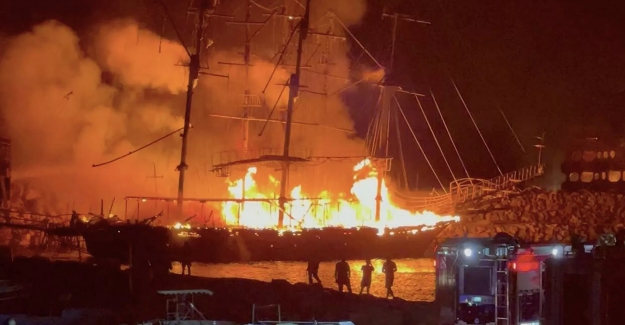 Alanya'da tur tekneleri yandı