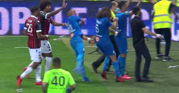 Fransa 1. Ligi'ndeki Nice - Marseille maçında saha birden karıştı