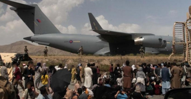 Kabil'deki Hamid Karzai Uluslararası Havalimanı'nın "hızlı ve güvenli bir şekilde yeniden açılması" kararını kabul etti.