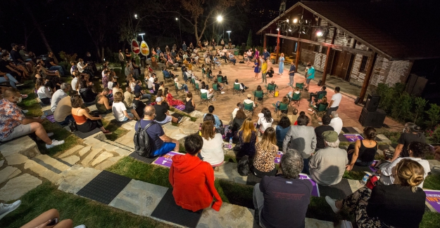 Nilüfer Kent Tiyatrosu sezona açık havada başladı