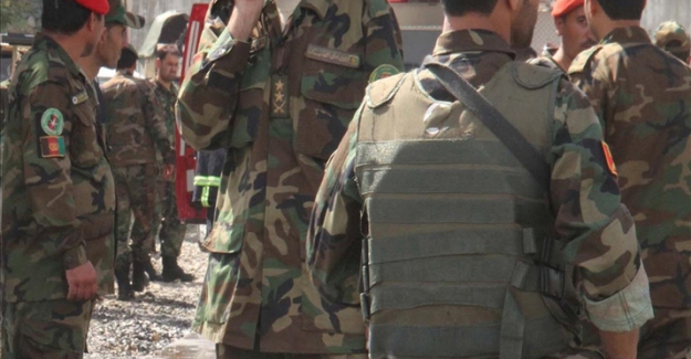 Taliban'dan kaçan 143 Afgan askeri 3 uçak ve 2 helikopterle Tacikistan'a geçti