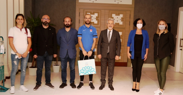 Başkan Erdem’den milli atlet Hakan Cira’ya ödül