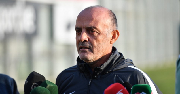 Bursaspor Teknik Direktörü Özcan Bizati: "Başarmak İçin Herkese İhtiyacımız Var”