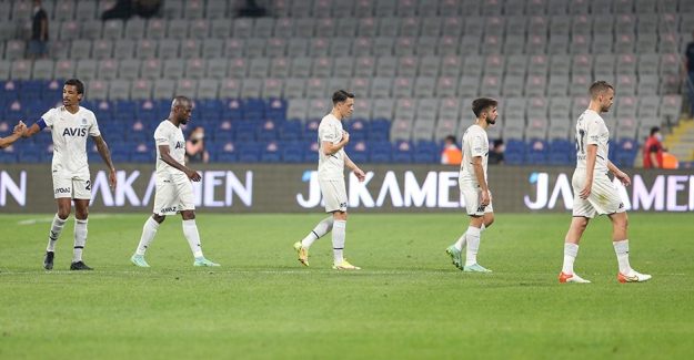 Fenerbahçeye Kocaman Çelme: Medipol Başakşehir: 2 - Fenerbahçe: 0