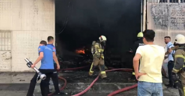 Tekstil fabrikası alevlere teslim oldu