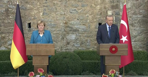 Angela Merkel veda ziyaretinde seslendi: "Farklı bakış açılarımız olabilir. Jeostratejik açıdan birbirimize bağlıyız, bağımlıyız."