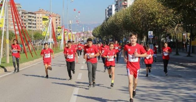 Nilüfer’de Cumhuriyet’in 98. yıl dönümü etkinlikleri Cumhuriyet Koşusu ile başladı