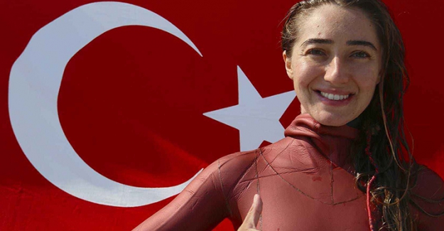 Dalgıç Şahika Ercümen'den Cumhuriyetin 98’inci yılı anısına hem kadınlar hem erkeklerde yeni dünya rekoru!