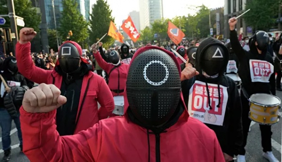 Güney Kore'de on binlerce işçi, çalışma koşullarının iyileştirilmesi talebiyle sokağa çıktı