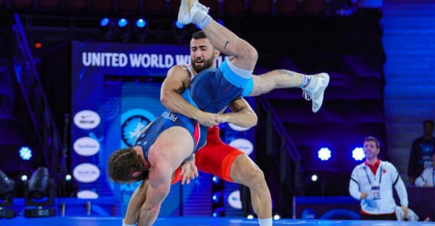 Milli güreşçi Burhan Akbudak Oslo'dan gümüş madalya getirdi