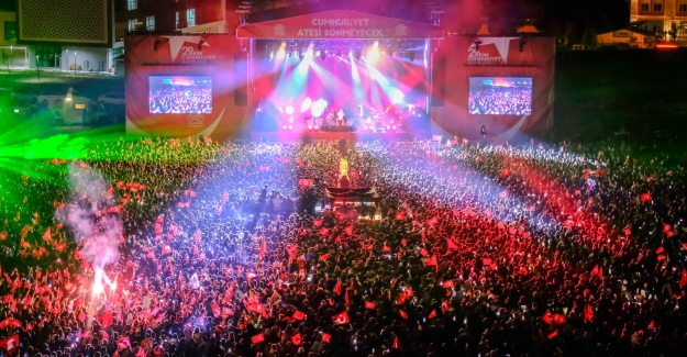 Nilüfer’de on binler haykırdı: Cumhuriyet ateşi sönmeyecek