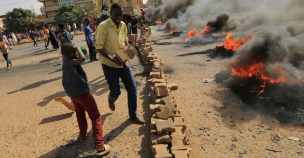 Sudan'da darbe: Geçici yönetim feshedildi, Ordu ülkede OHAL ilan etti