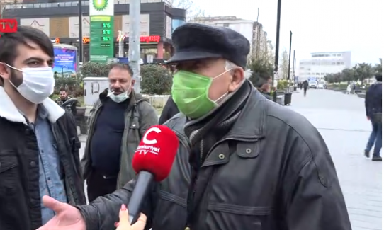 Halk ekmek kuyruğunda sıra bekleyen yurttaşlar, ekmeğe gelen zamlara tepkili