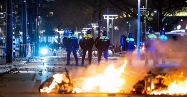 Hollanda'da Covid önlemleri protestosu çatışmaya dönüştü, polis göstericilere ateş açtı: 7 yaralı, onlarca gözaltı