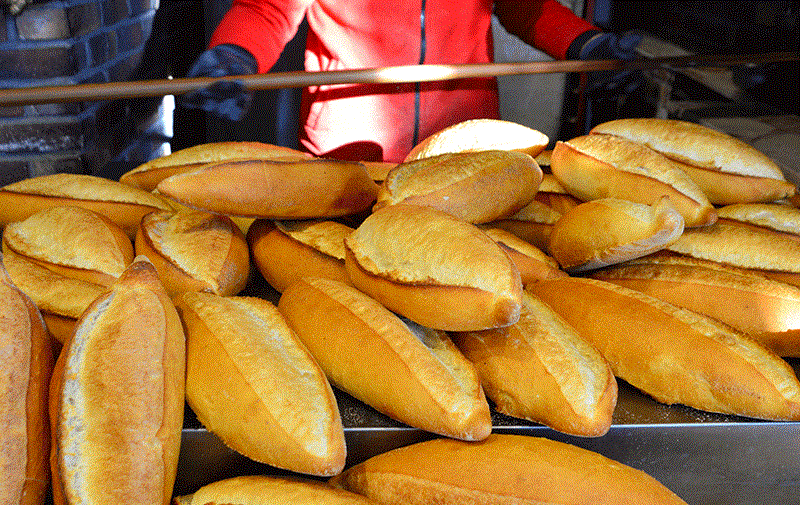 İstanbul’da ekmeğe ‘resmi zam’