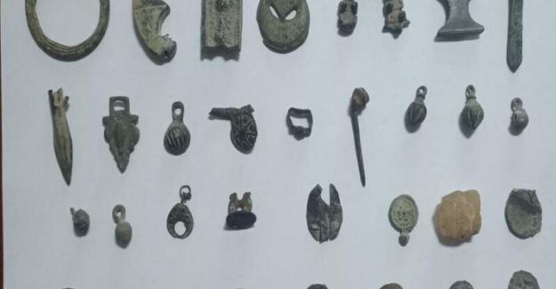 Jandarma'dan Konya'da tarihi eser operasyonu: 115 parça tarihi eser ele geçirildi