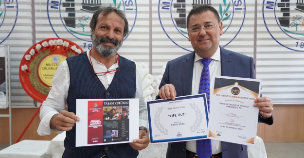 Nicomedia (Kocaeli) Uluslararası Film Festivali'nde 'En İyi Yönetmen Ödülü'nü Erdal Kara aldı