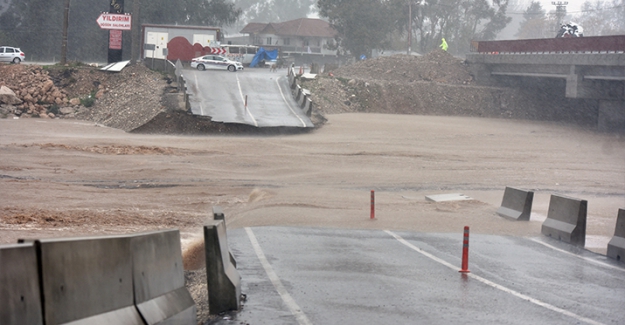 AFAD, Antalya'daki fırtınanın bilançosunu açıkladı